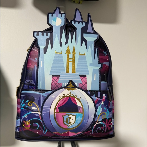 Cinderella castle loungefly - Picture 1 of 3